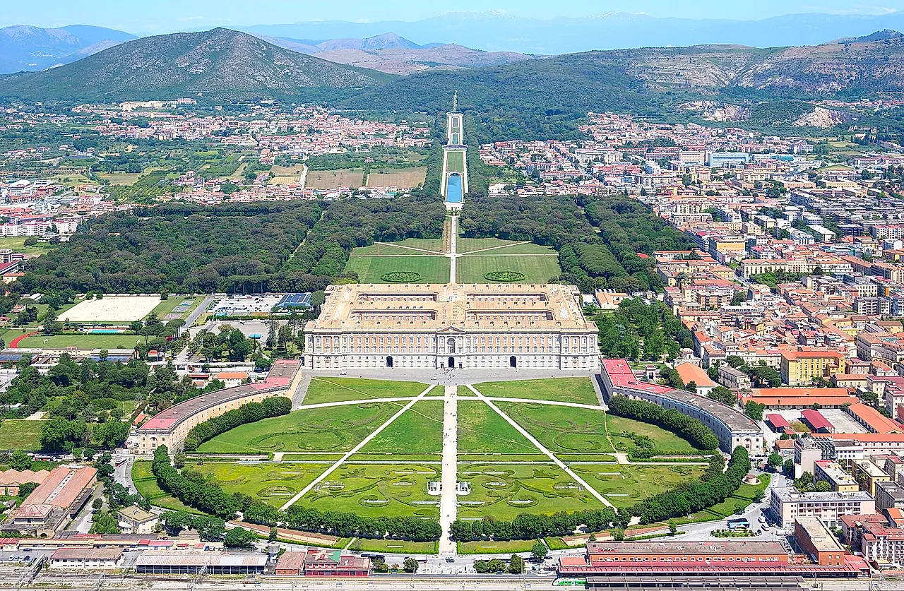 Vista aérea del Palacio Real de Caserta desde el sur